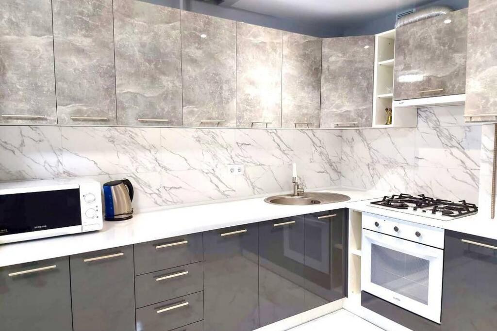 Новобудова Авалон, Стрийська Apartment Lviv Luaran gambar